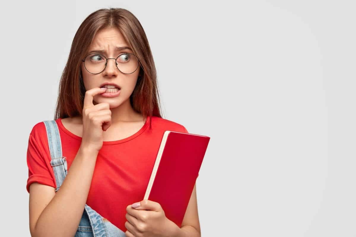Por que a GenZ culpa as escolas pelos seus hábitos de consumo?