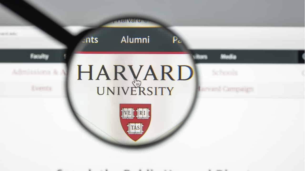 Brasileiros podem fazer curso gratuito da Harvard em português; veja detalhes