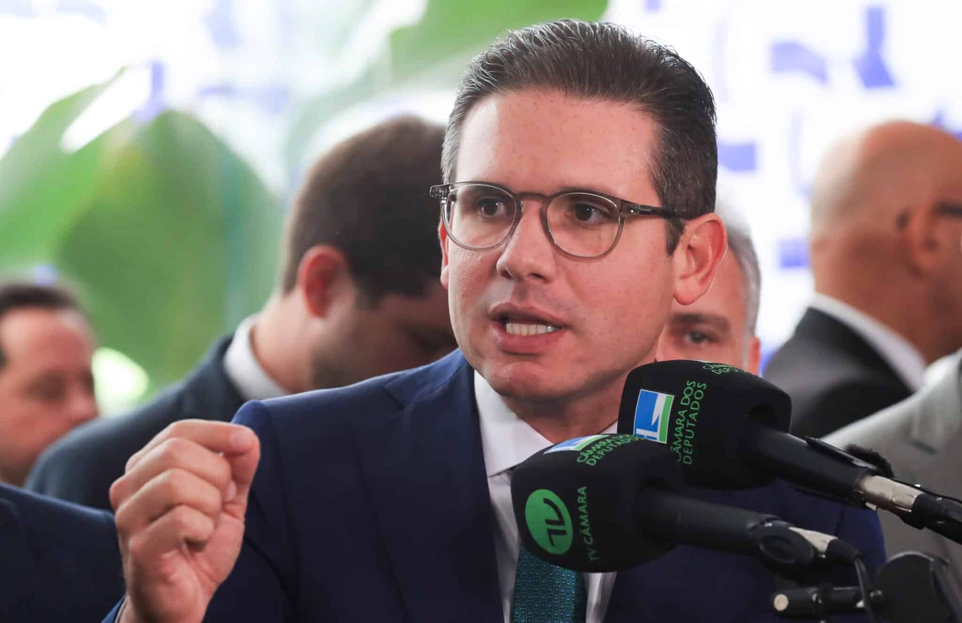 Hugo Motta pede ao STF que rejeite pedido de CPI do INSS feito por Nikolas Ferreira
