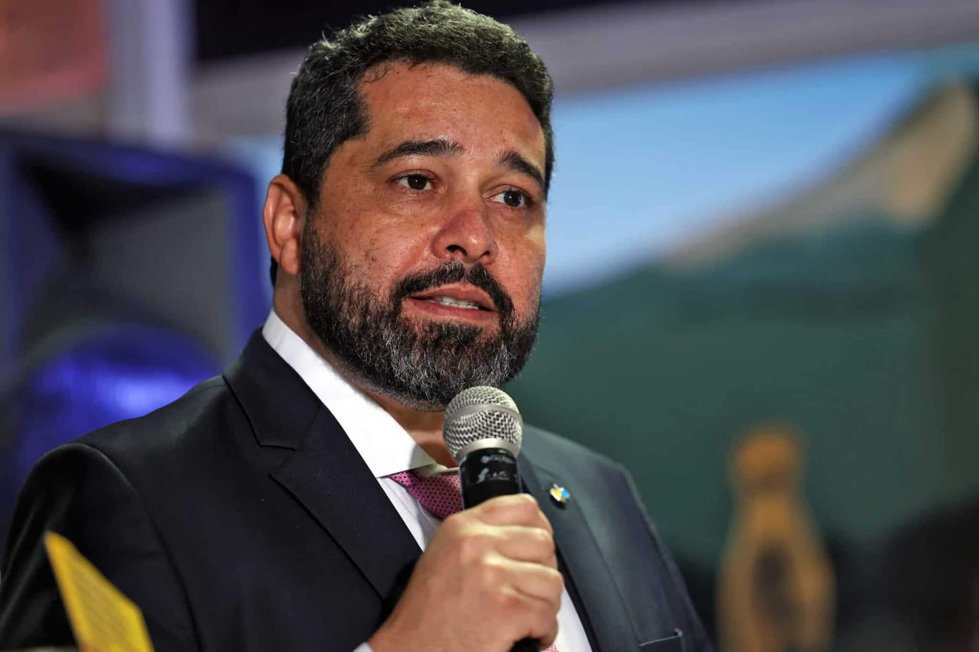 Presidente dos Correios renuncia após prejuízos bilionários e pressões políticas