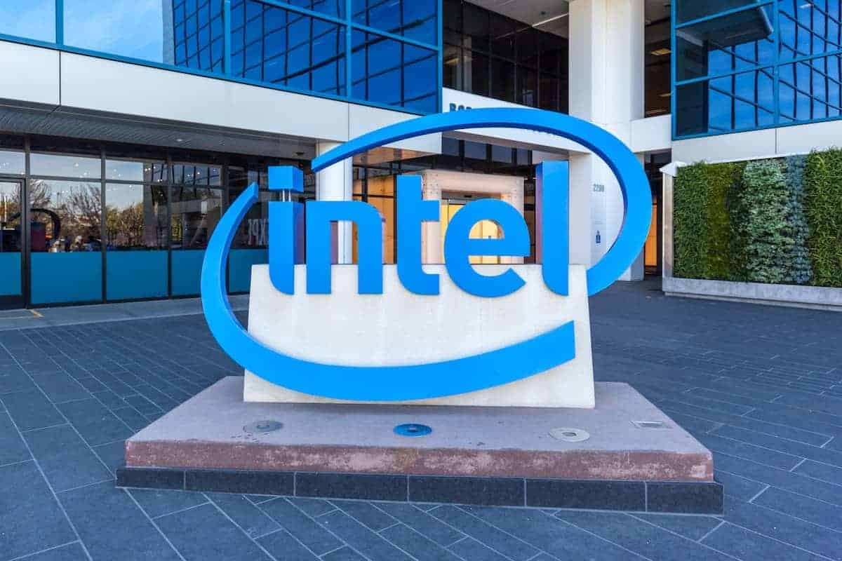Intel sofre queda de 3% após Trump pedir saída de CEO por ligações com empresas chinesas