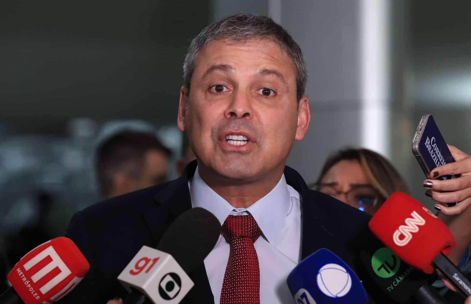 PT apresenta projeto para 36h semanais, de segunda a sexta, sem reduzir salário