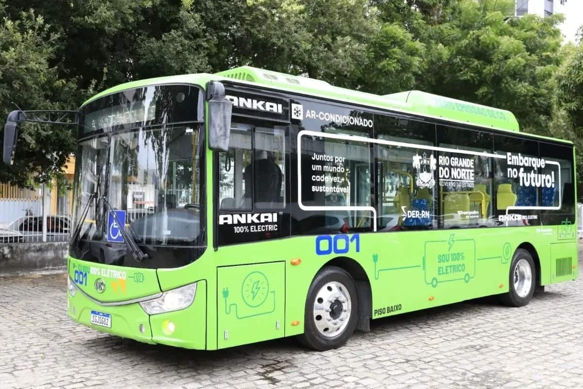 Ônibus elétrico pode custar seis vezes mais que o modelo a diesel, diz URBS