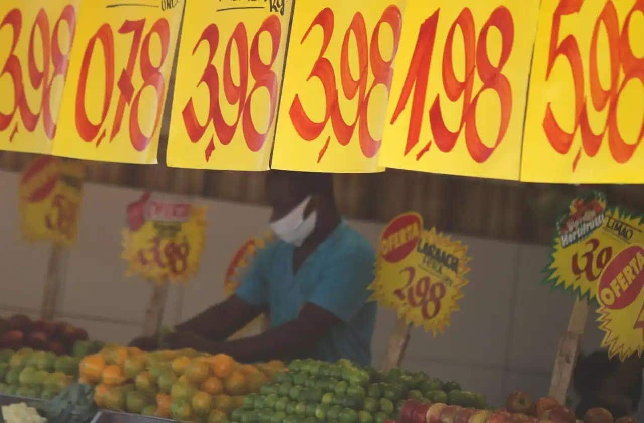 Supermercados enfrentam escassez de empregados e mudam estratégias de contratação