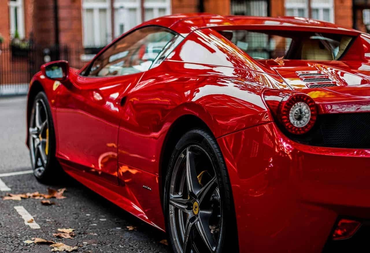 Ferrari é vendida por valor surpreendente em leilão; confira