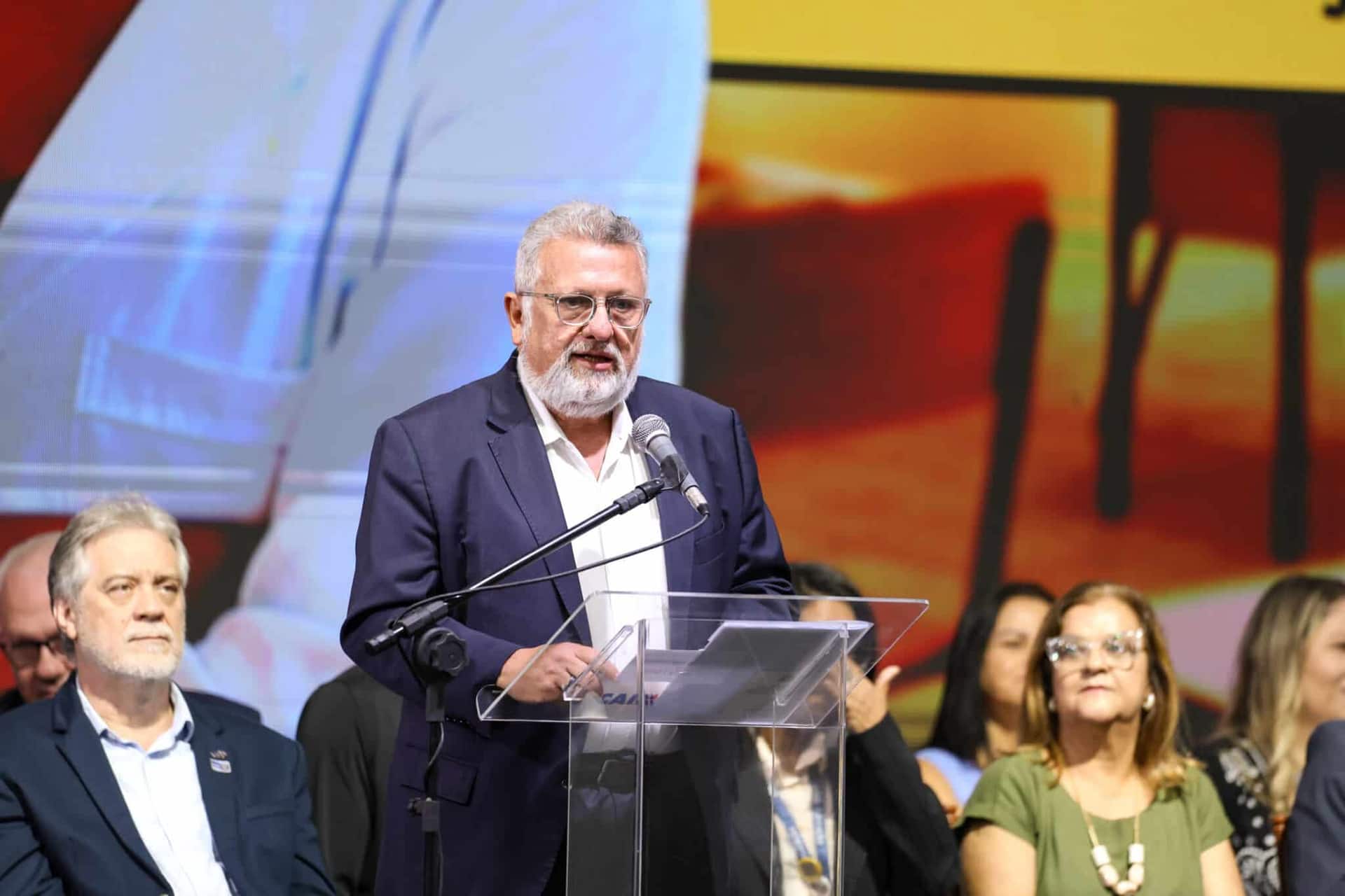 Lula participa de evento comemorativo ao Dia dos Professores