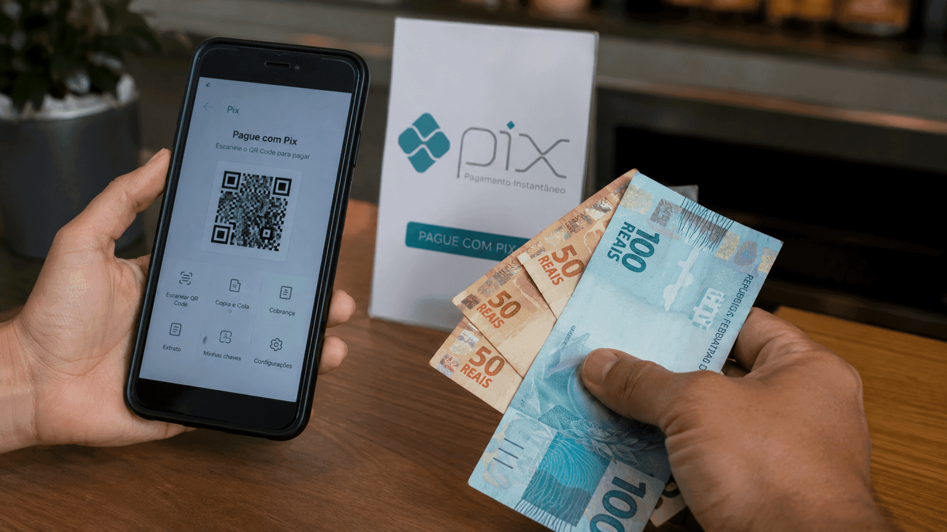 Dinheiro em papel está com os dias contados? Entenda o cenário