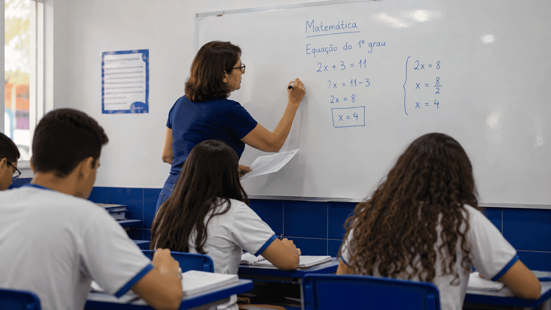Ranking mostra capitais abaixo do piso de R$ 4.867,77 para professores