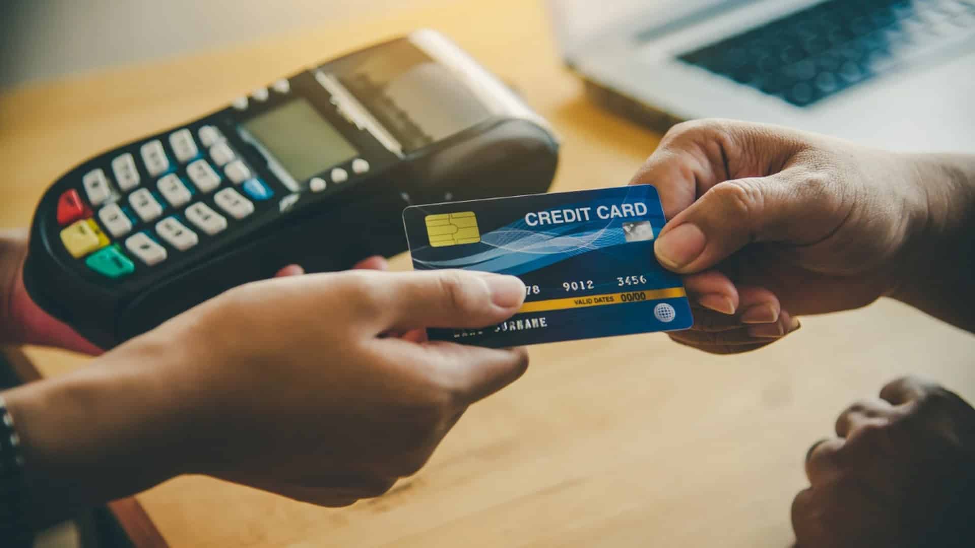 Consumo parcelado pressiona orçamento e amplia endividamento