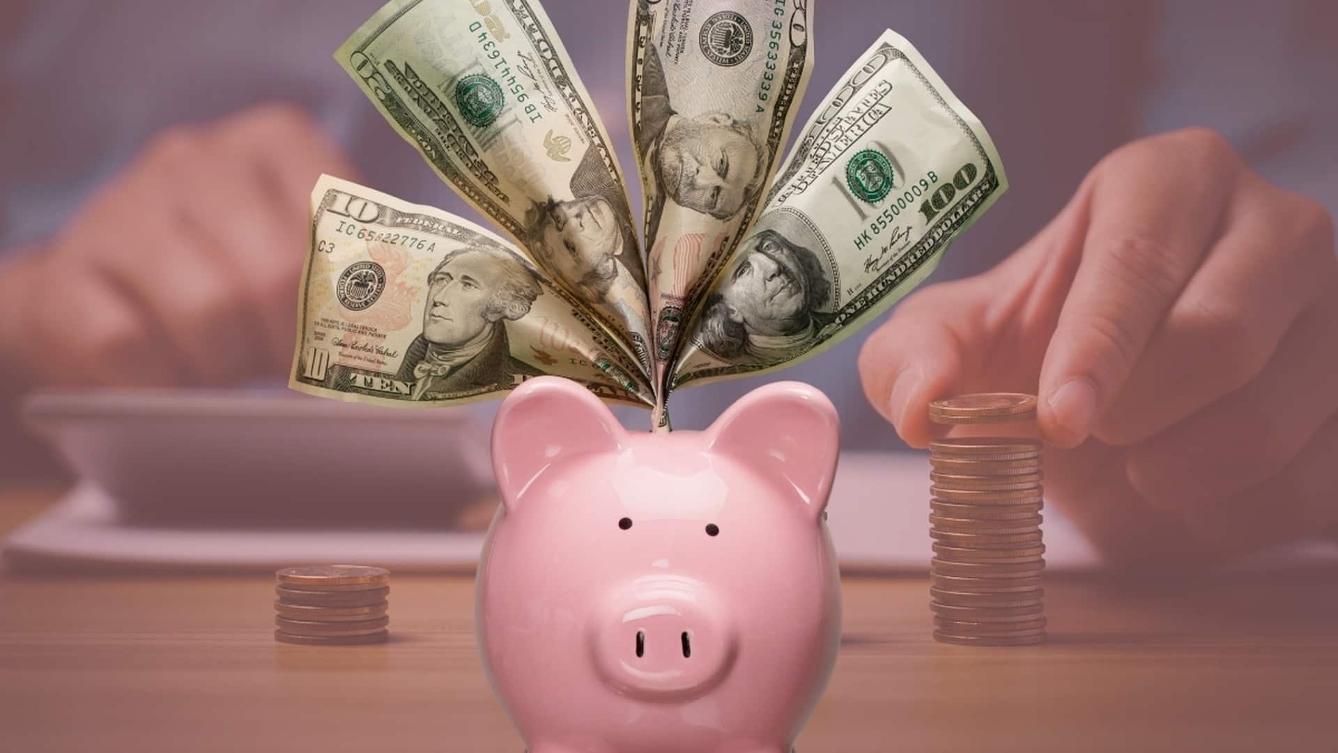Dólar tem pouca variação frente ao real mesmo com avanço externo