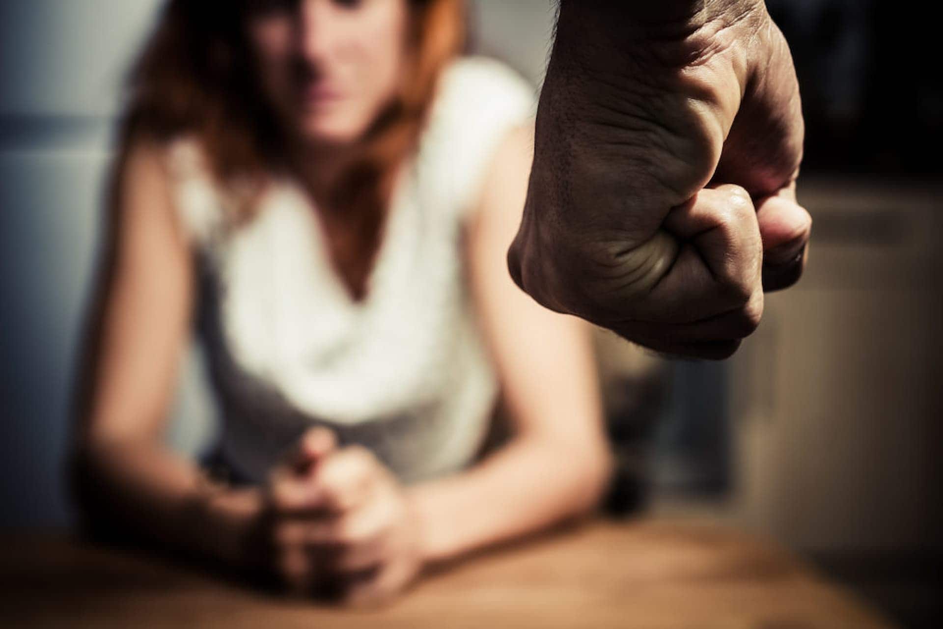 Benefício para órfãos de feminicídio pode chegar a R$ 1.621; saiba como funciona