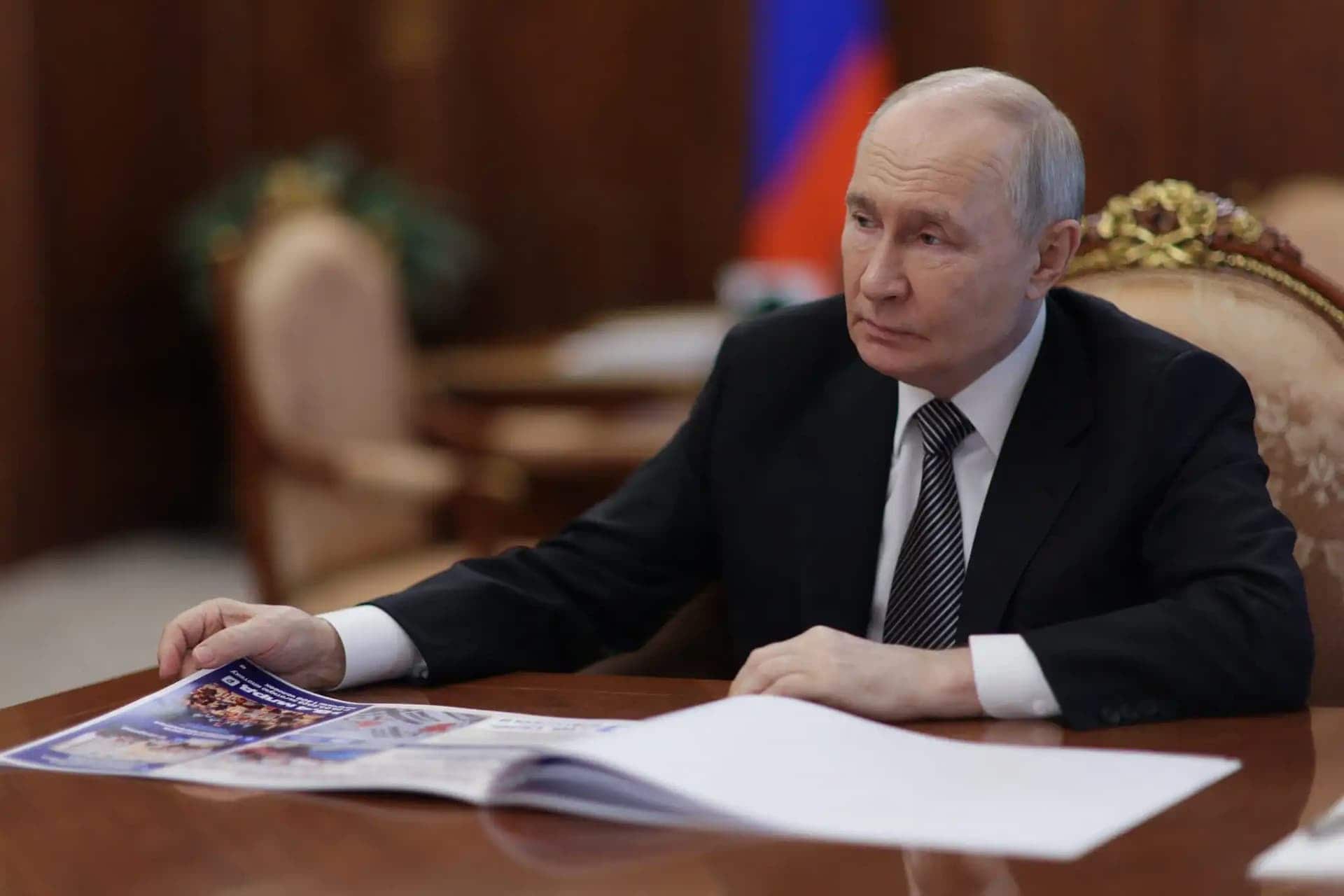 Rússia enfrenta risco de crise bancária em meio à guerra e novas sanções da União Europeia