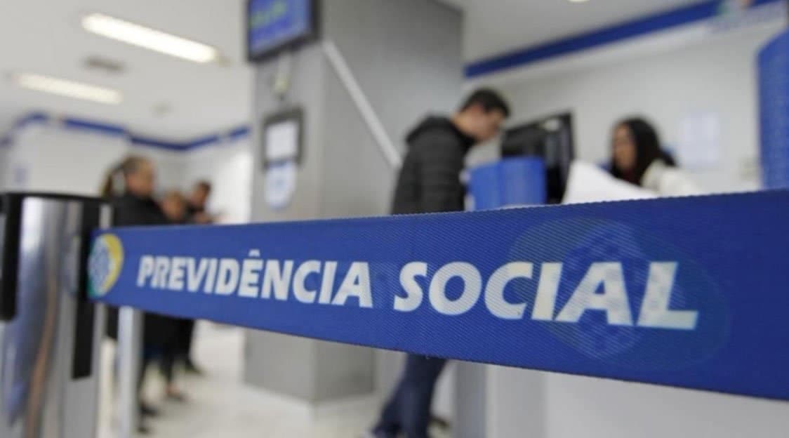 Equipe de Bolsonaro planeja renda mínima de 70% do salário mínimo mesmo que nunca tenha contribuído para a previdência
