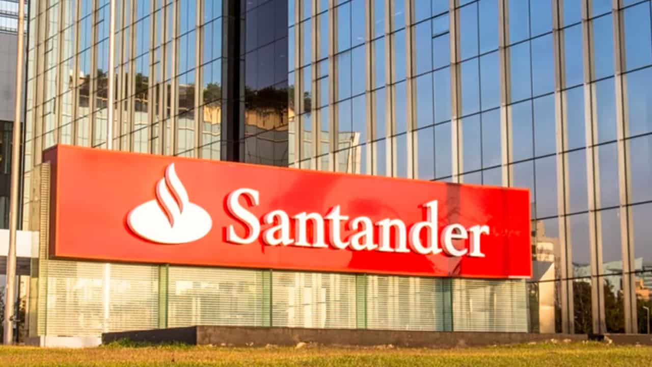 Santander toma multa de R$ 9,6 milhões por colocar clientes no SPC e Serasa