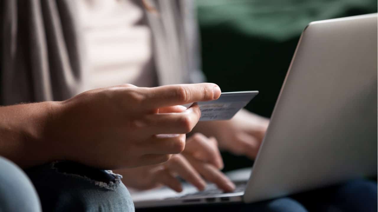 CUIDADO: Empréstimos consignados podem ser solução para aposentados durante crise, mas há riscos