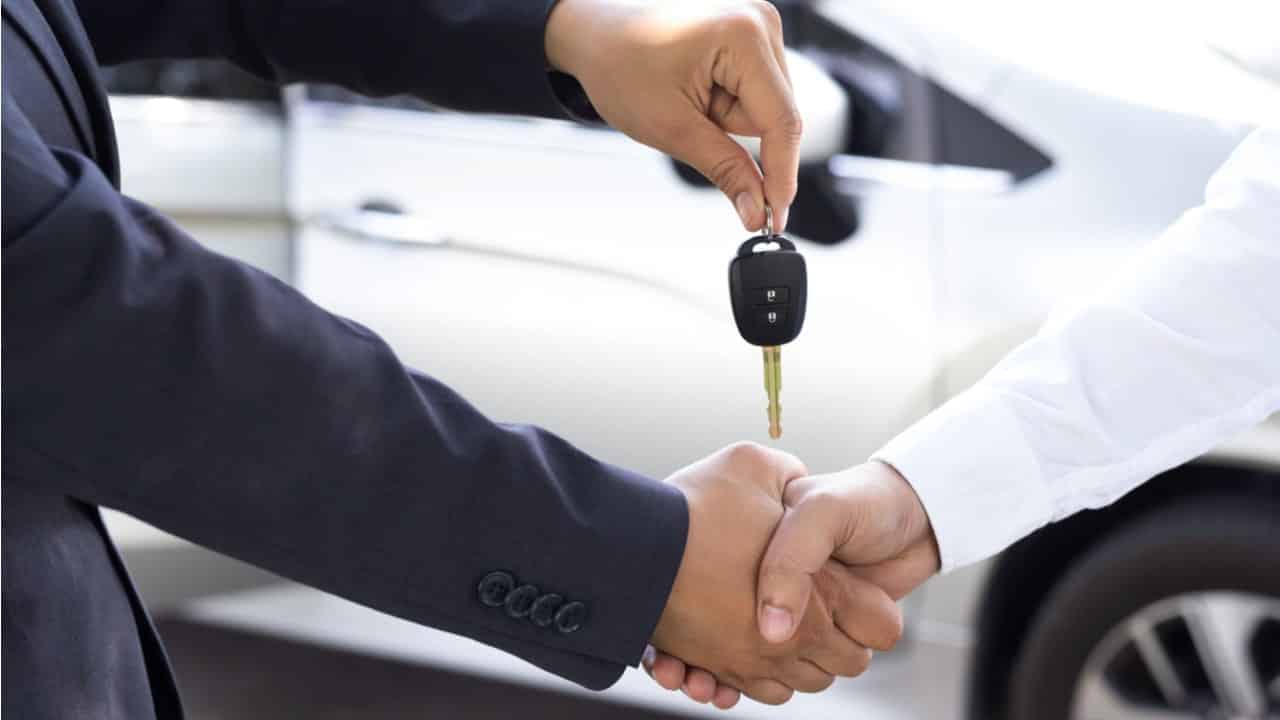 Venda de carros usados cresce quase 50% e preços aumentam 20%