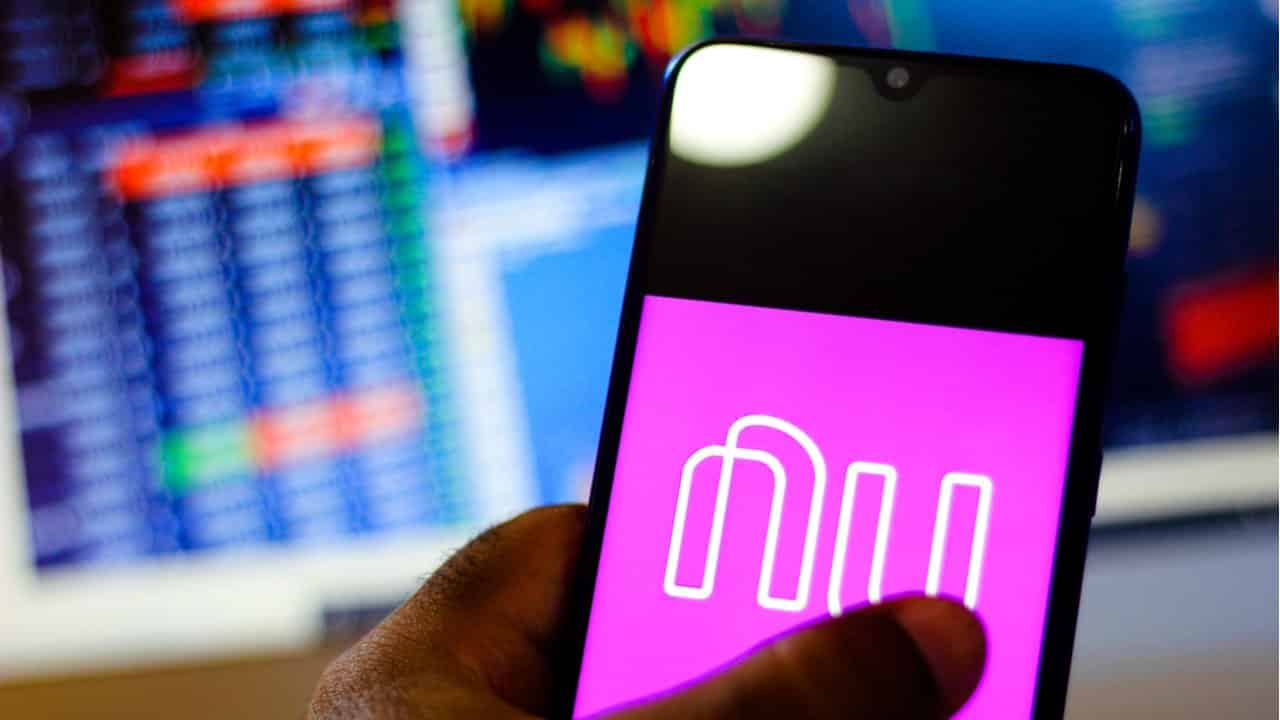 Selic caiu para 4,25%: quanto rende R$ 1 mil na poupança e na NuConta?