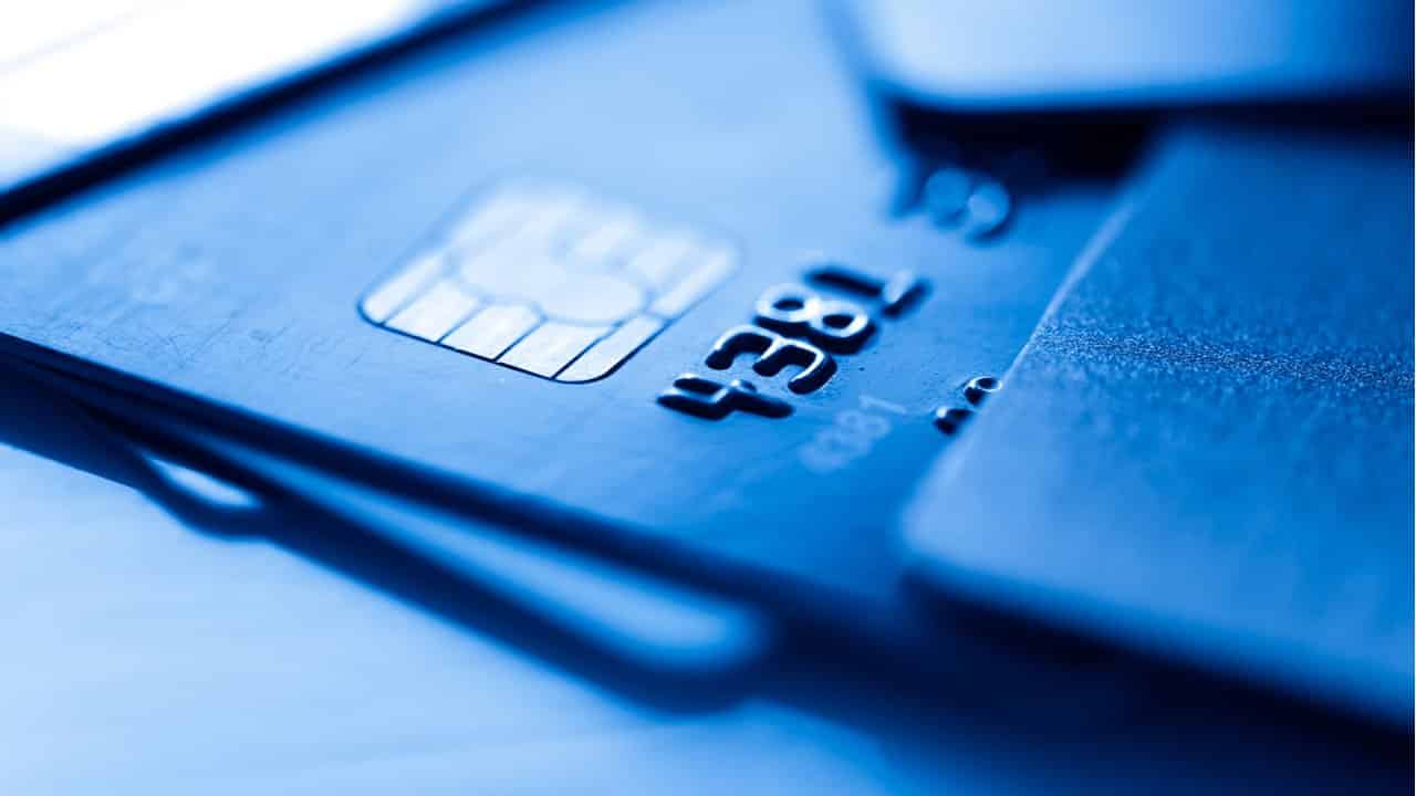 Cartão sem anuidade: descubra como conseguir o seu pela internet