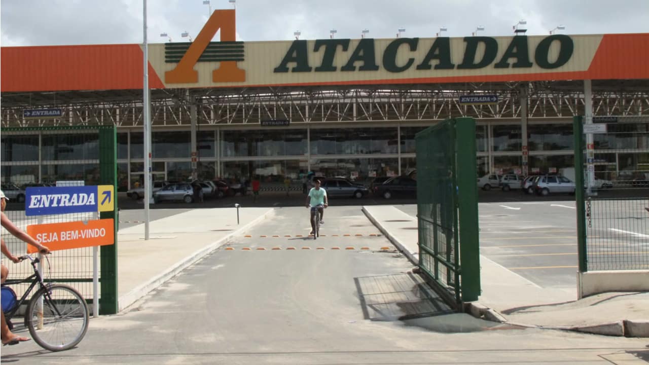 Fake News diz que Atacadão e Carrefour vão demitir 60% dos funcionários