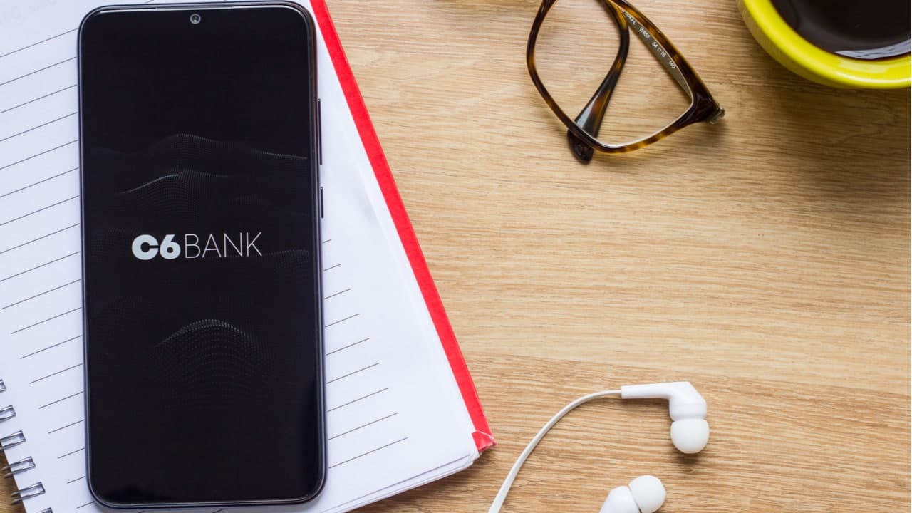 Parceria entre TIM e C6 Bank promete mais ofertas de serviços, contemplando desbancarizados