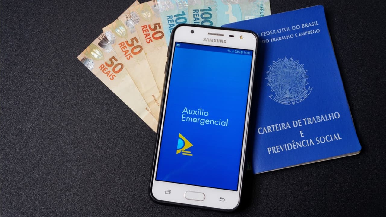 Quem é contratado de carteira assinada CLT perde o Auxílio Emergencial?