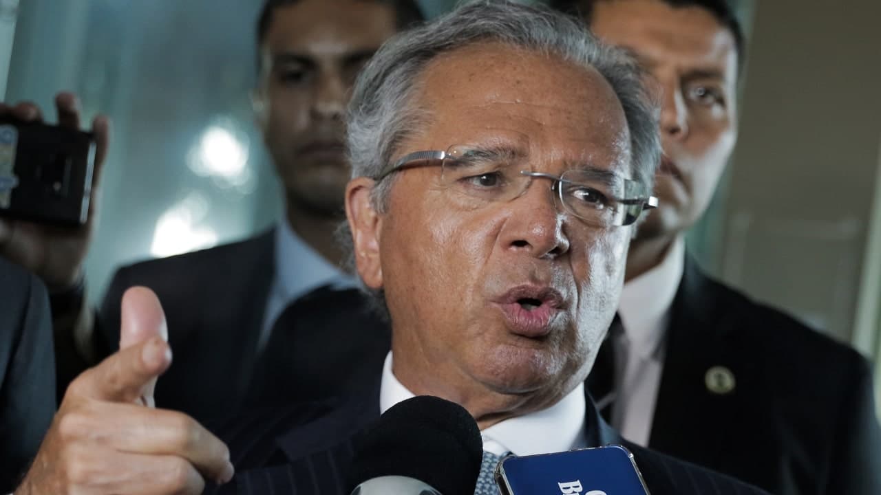 Guedes diz que pode prorrogar Auxílio Emergencial, mas com valor muito menor