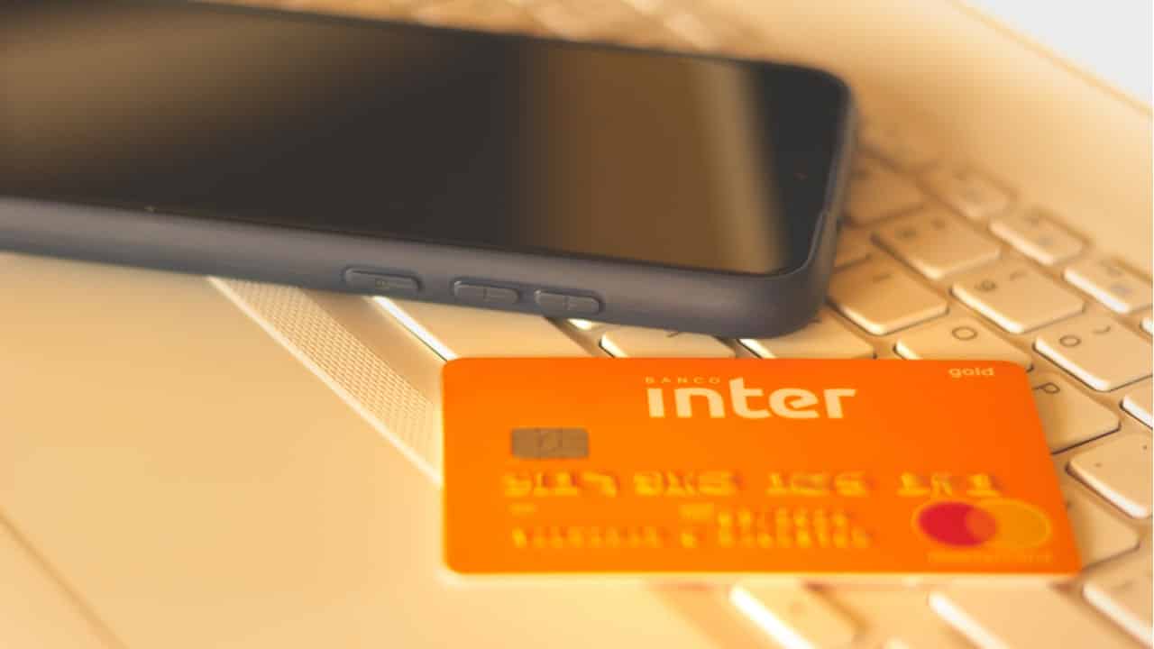 Analistas dizem que o Banco Inter é como uma árvore que cresce e não dá frutos