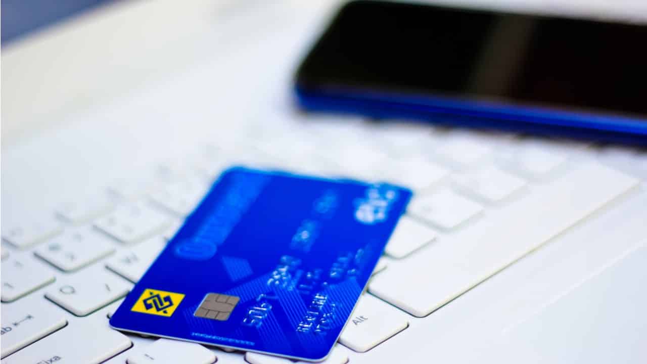 Elo e Banco do Brasil dão 15% de desconto em compras no Magazine Luiza