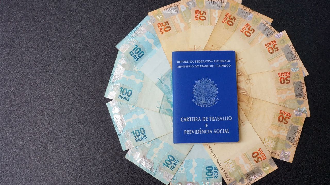 Fazer o saque de R$ 1045 do FGTS pelo WhatsApp é possível?