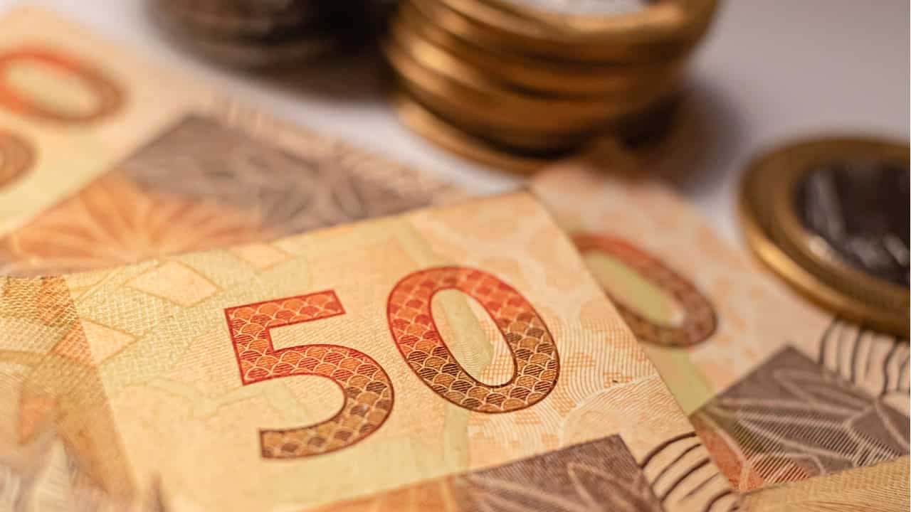 Confira os salários no Nubank, Banco Inter e Neon