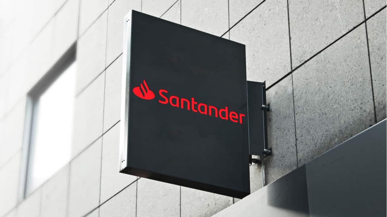 Santander vai demitir 20% dos funcionários no Brasil durante a pandemia?
