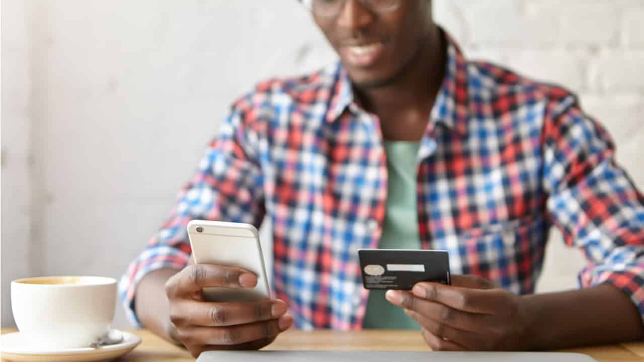 5 contas digitais com mais benefícios para os desbancarizados e baixa renda