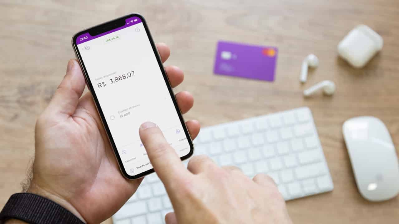 Nubank retira 600 reais da conta de vĂĄrios clientes