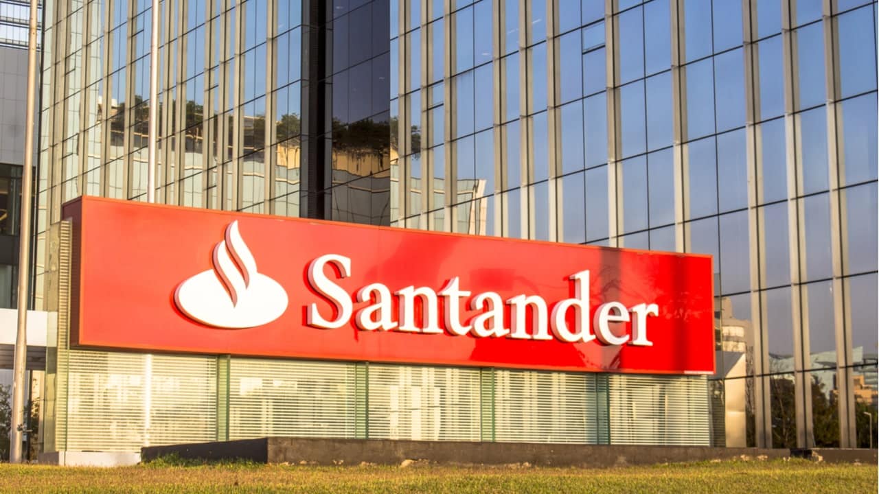 Santander em crise? Banco demite milhares de funcionários e fecha 183 agências e pontos de atendimento