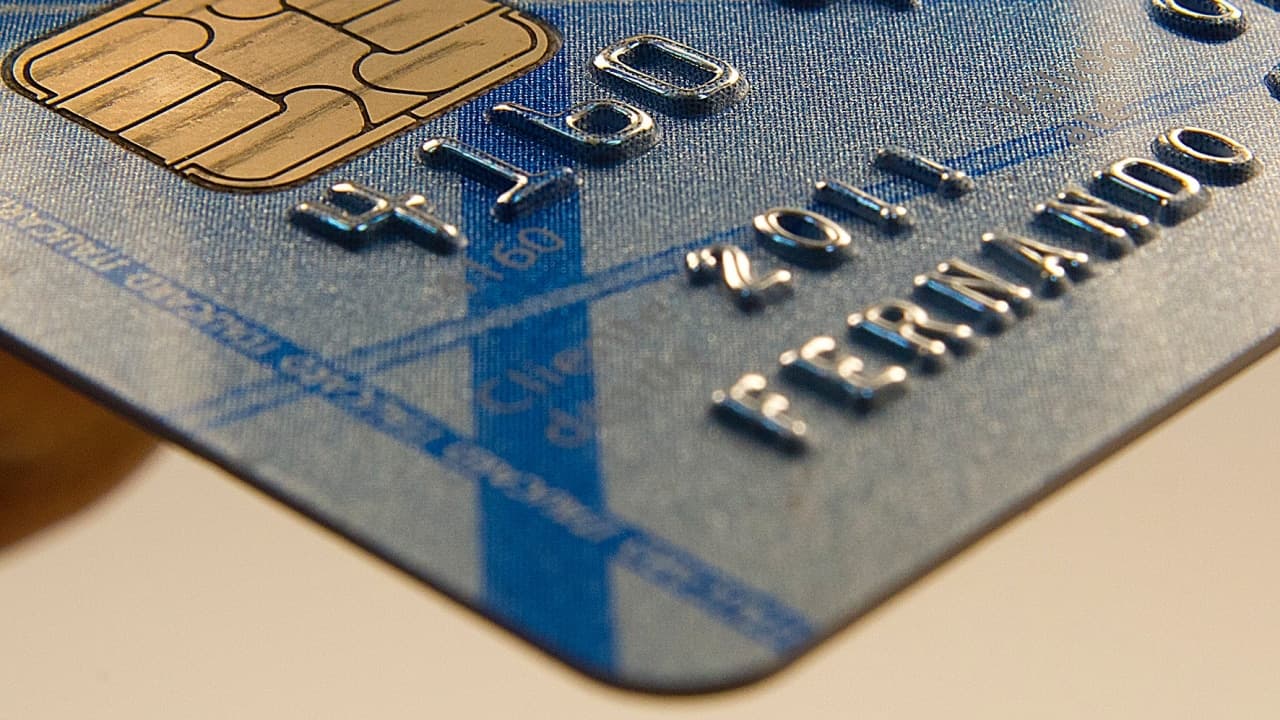 Como funciona o pagamento mínimo do cartão de crédito? Vale a pena?