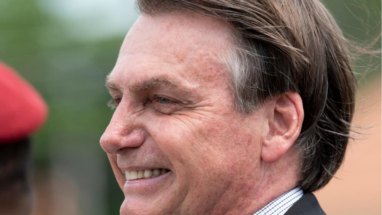 Bolsonaro diz que governadores que fecham comércio deveriam bancar auxílio emergencial