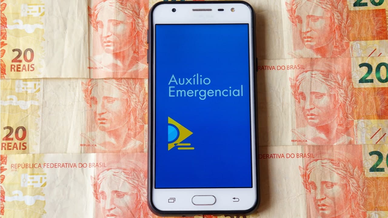 Governo revisa os dados e mais 236 mil famílias vão receber o auxílio emergencial