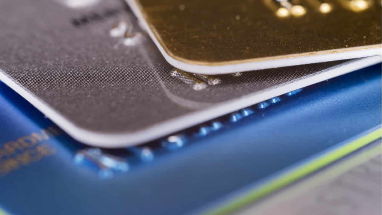 4 cartões de crédito com opção de limite de crédito investido