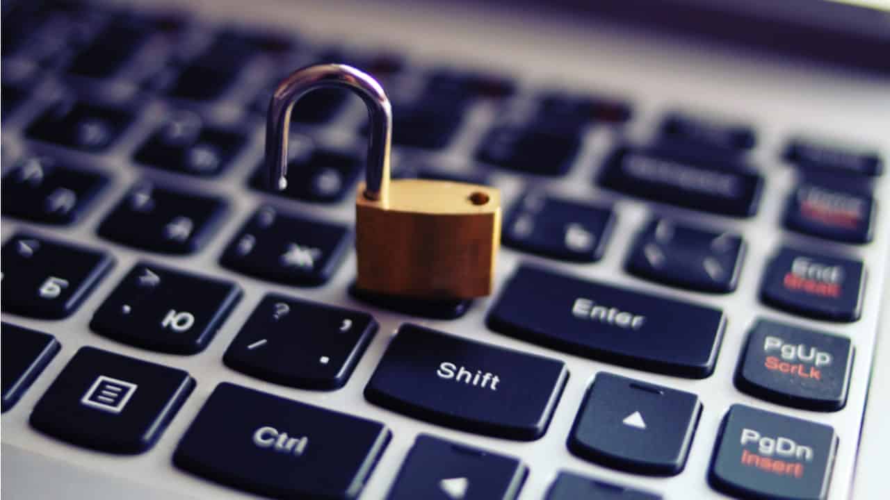 Dados de cartões de crédito de brasileiros são oferecidos na web por US$ 50 mil