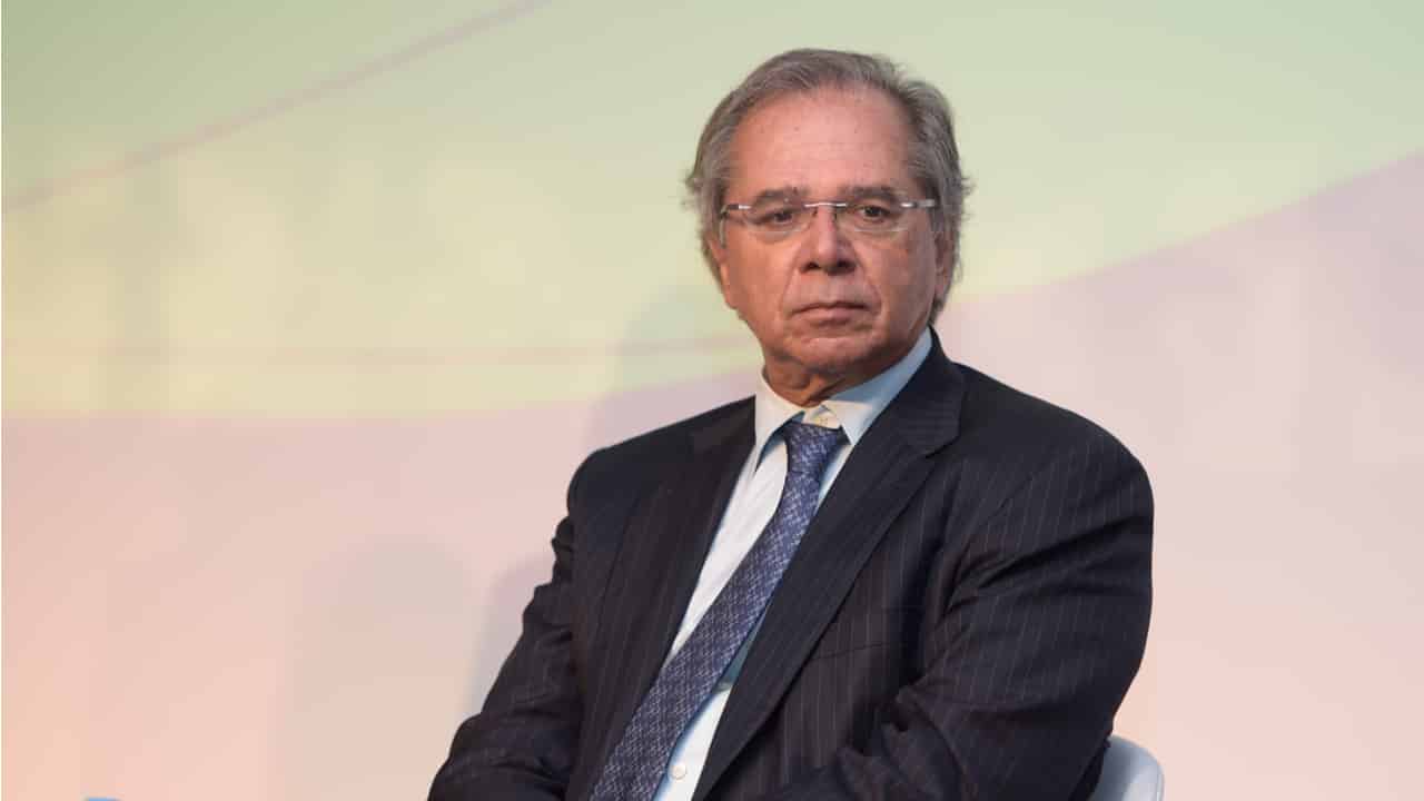 Com LRF, Guedes diz que vai compensar isenção de tributos federais sobre diesel e gás