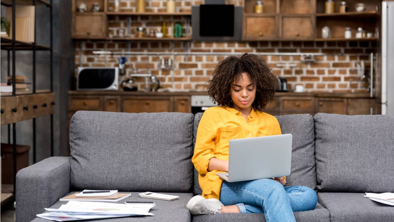 Home office: governo atualiza regras do trabalho presencial na pandemia. Veja o que muda!