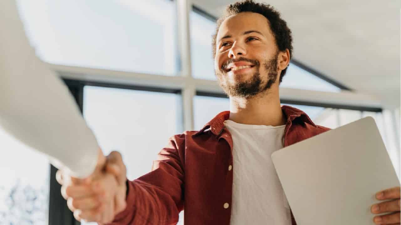 Multinacional Eurofarma abre mais de 100 vagas para trabalhar em casa