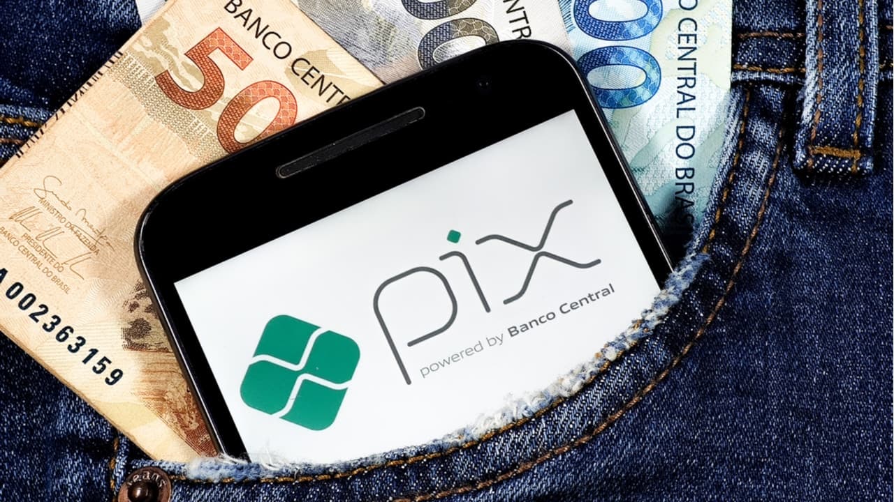 73% dos brasileiros com smartphone, usa o sistema de pagamentos Pix