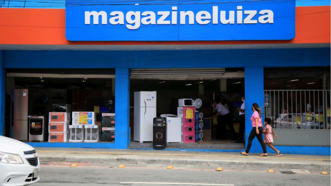 Magazine Luiza possui 1.117 vagas de trabalho abertas no Brasil