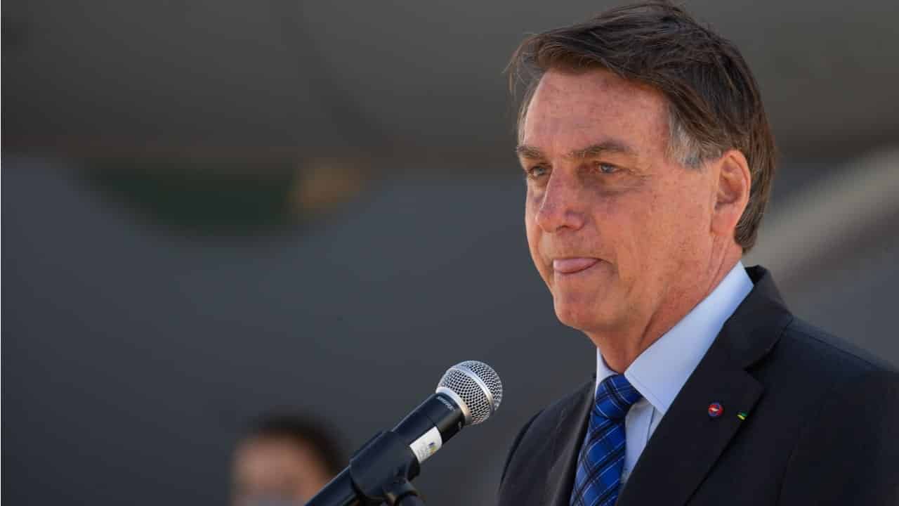 Bolsonaro promete dar “reajuste máximo” para professores