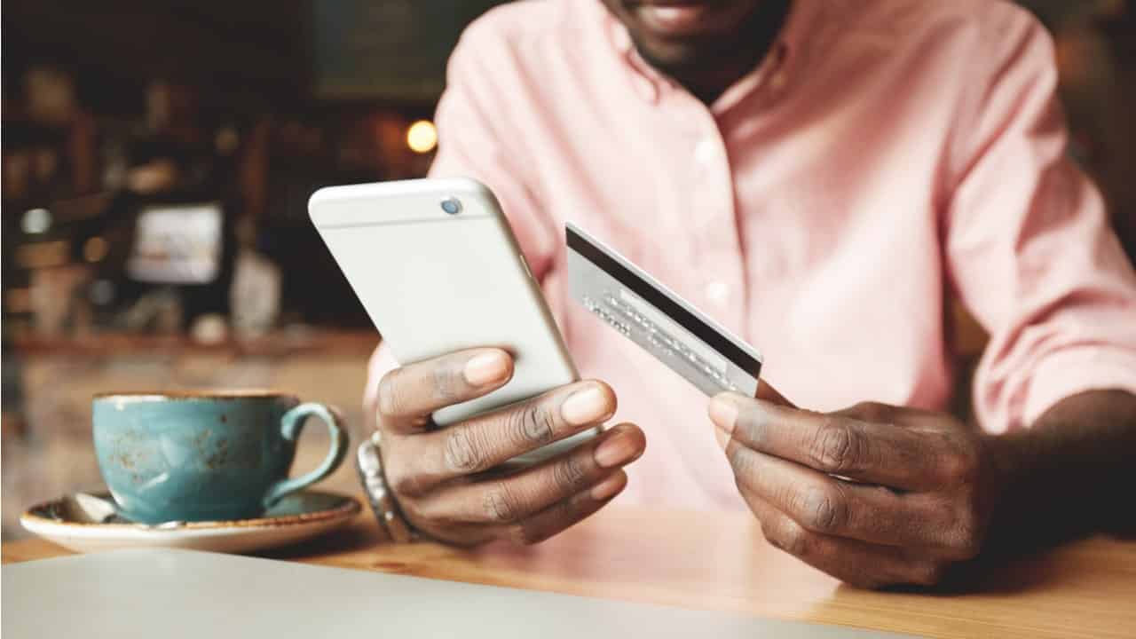 Pesquisa do C6 Bank mostra quantas contas bancárias o brasileiro costuma manter
