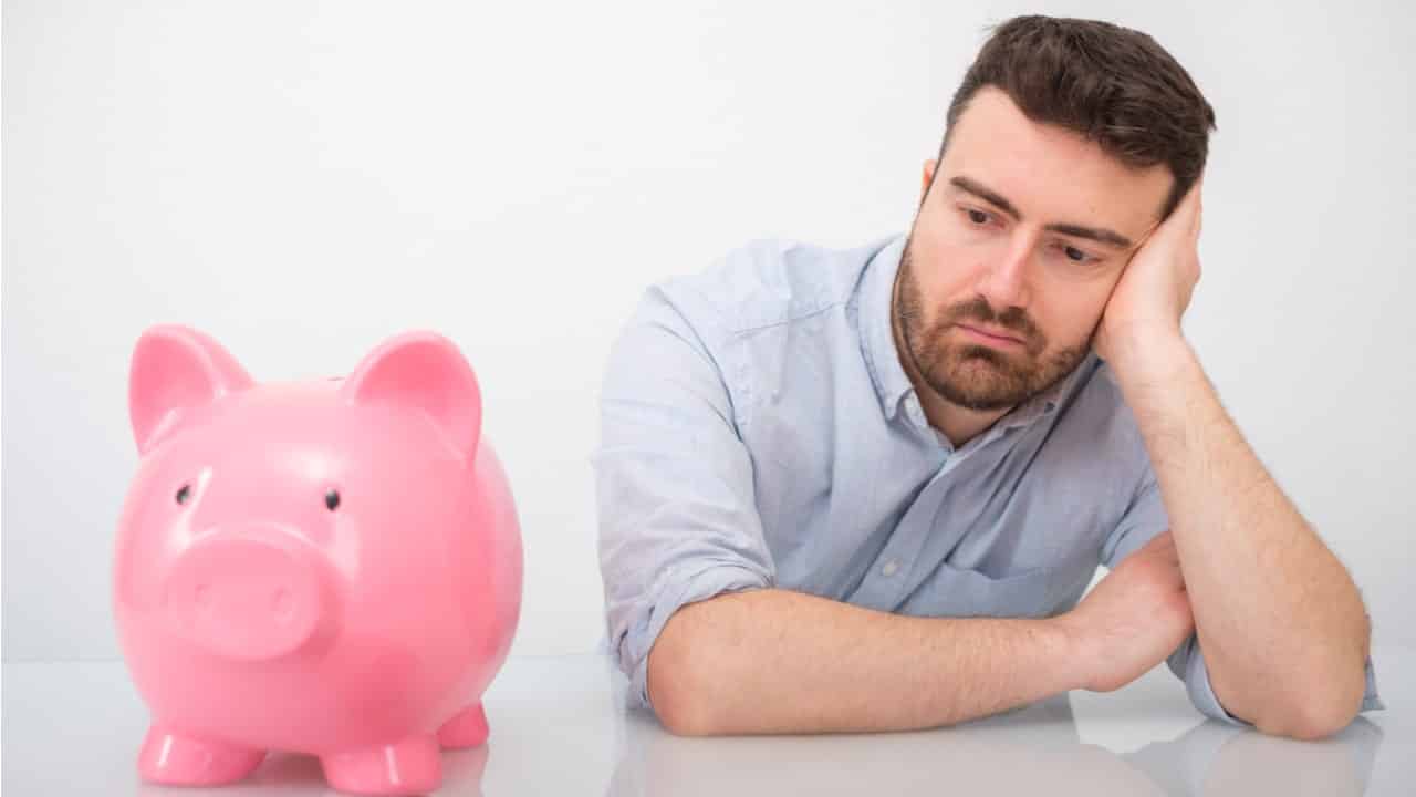 Poupança perde 50% do valor em 10 anos. Conheça outros tipos de investimento