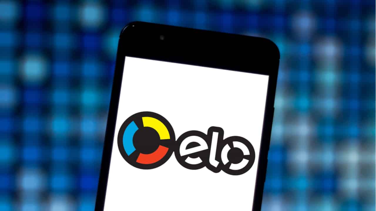 Elo e Caixa dão bônus de R$ 10 para celular em compras com QR Code