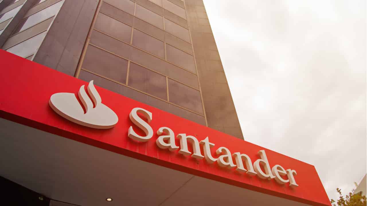 Santander compra 2 startups e reforça atuação no segmento de veículos