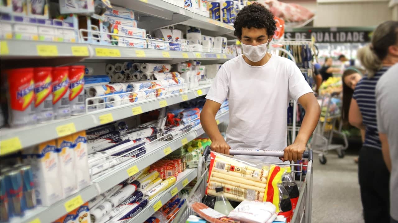 Mesmo com crise, supermercados têm alta de 5,32% nas vendas, diz Abras